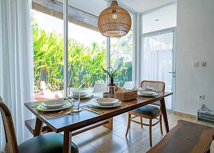 ホテル Leya & Leon Canggu - Private 3br With Pool 4*